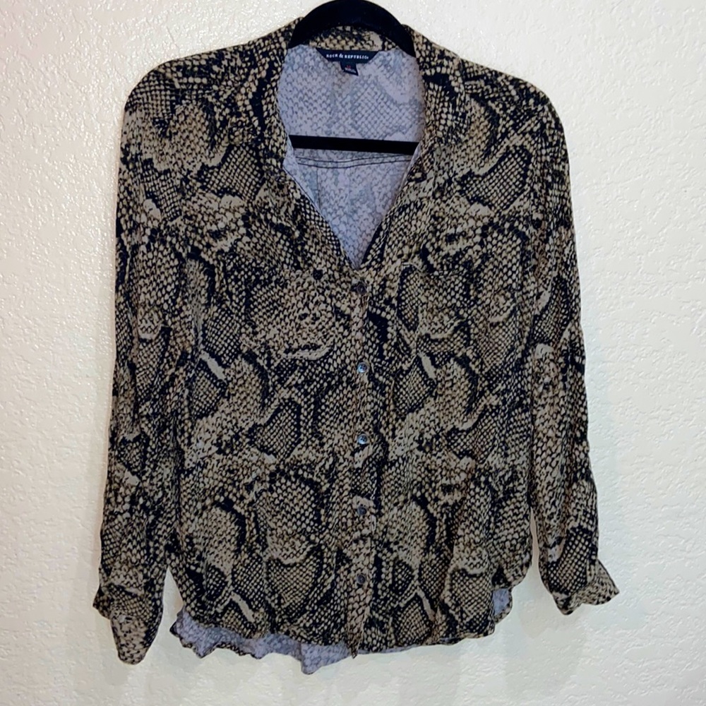 Rock & Republic snakeskin blouse |Sz m